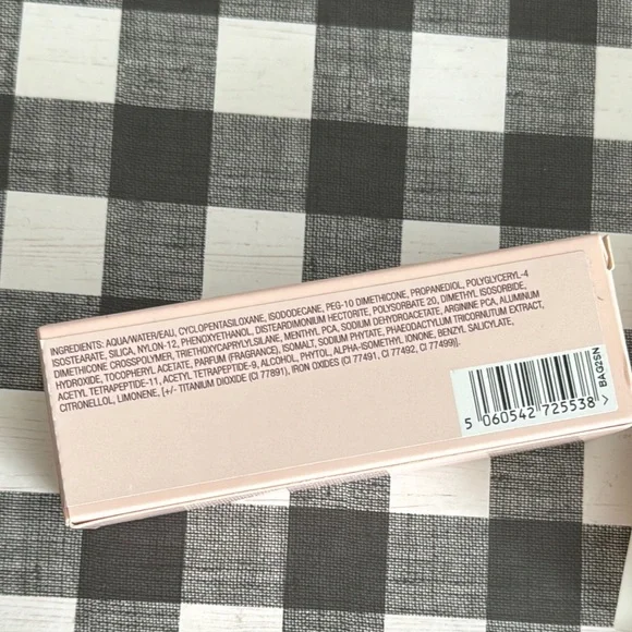 Charlotte Tilbury 9 Warm Airbrush Flawless Foundation - Picture 4 of 5